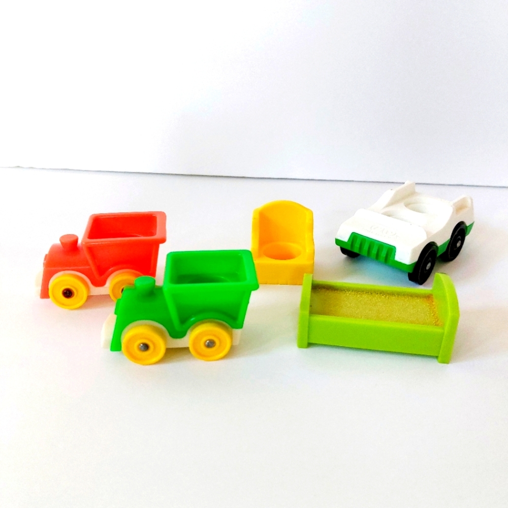 5pc Fisher Price Little People 2 Trains, 2 Seater Car, Overstuffed Chair, Bed‎